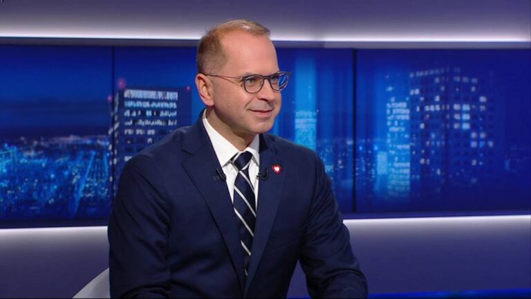 Obchody 11 listopada bez premiera. „Wybrał optymalną datę na zabieg”