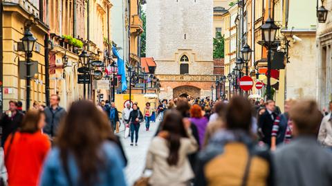 Tylu Polaków rozważa emigrację zarobkową w tym roku. Dokąd i dlaczego chcą emigrować