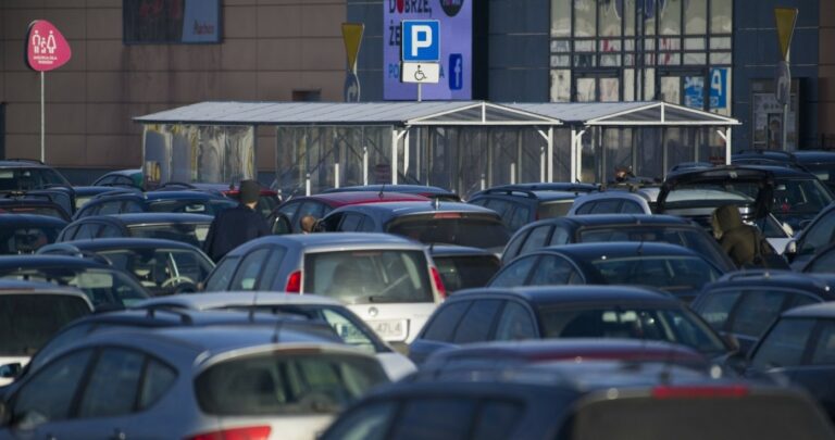 Zaparkowała przy markecie, dostała wezwanie do zapłaty. „To skandal”