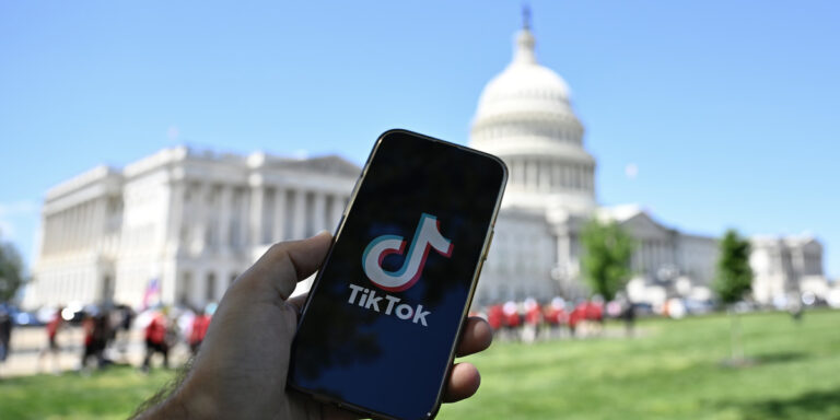 Resort sprawiedliwości USA pozwał TikTok. “Naruszał prywatność dzieci”