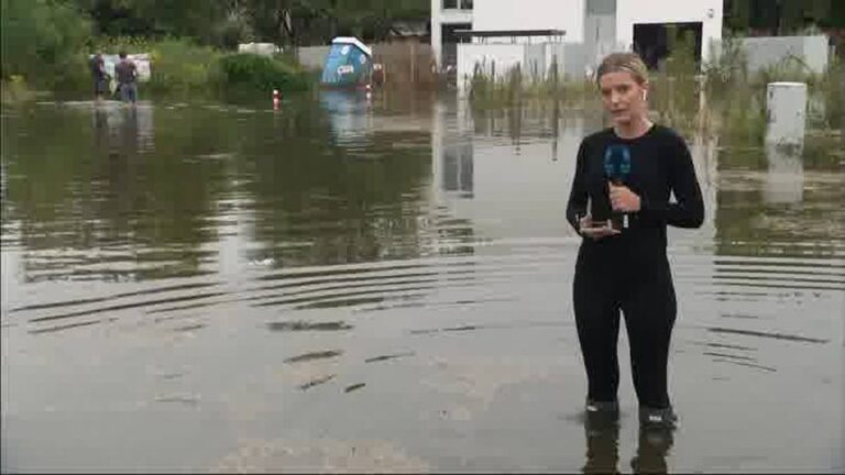 Przerwany wał przeciwpowodziowy. Zagrożonych kilkadziesiąt domów Przerwany wał przeciwpowodziowy. Zagrożonych kilkadziesiąt domów
