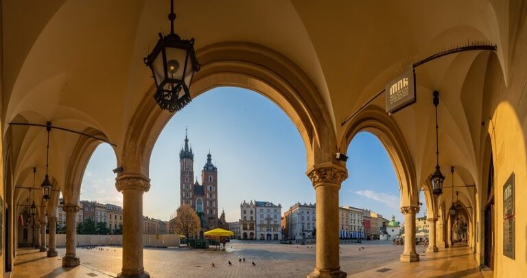 Lokal w Sukiennicach do wynajęcia. Trzeba spełnić konkretne wymagania