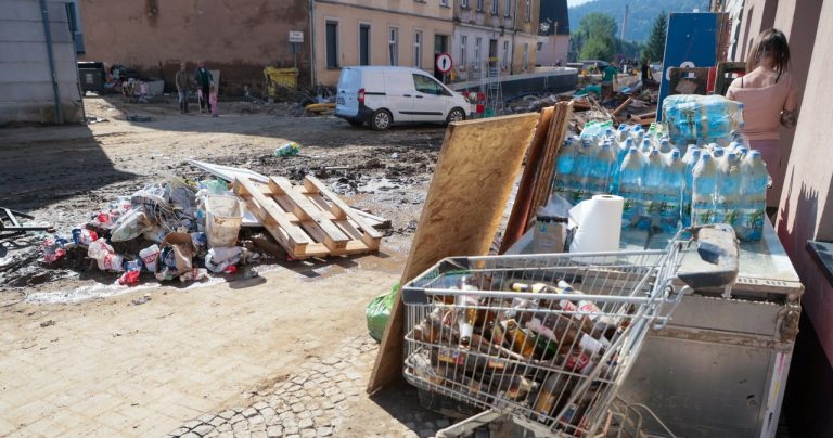 Rząd obiecuje pomoc dla firm po powodzi, ale stawia warunki