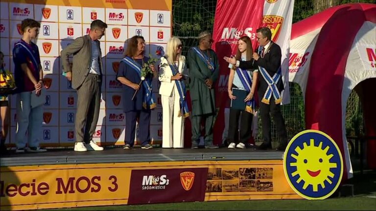 Robert Lewandowski z wyjątkowym wyróżnieniem. Musiał wykonać „kwaśne zadanie” Robert Lewandowski z wyjątkowym wyróżnieniem. Musiał wykonać „kwaśne zadanie”