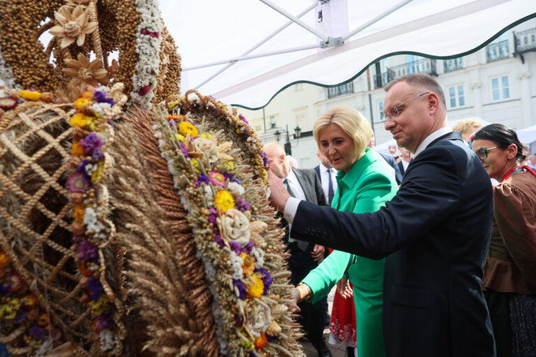 Prezydent ogranicza wydatki KPRP. Trzy miliony na pomoc dla powodzian