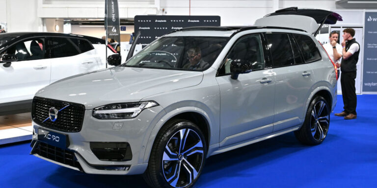 Volvo wycofuje się z produkowania tylko samochodów elektrycznych do 2030 r.