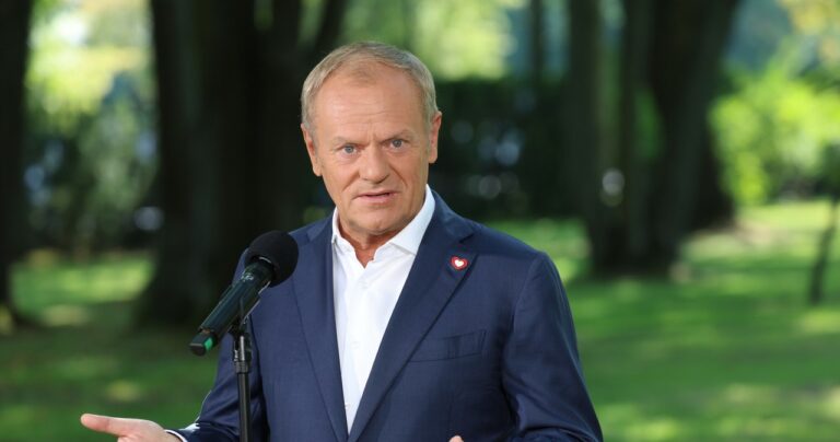 Rafał Woś: Donald Tusk nie walczy z długiem. I bardzo dobrze