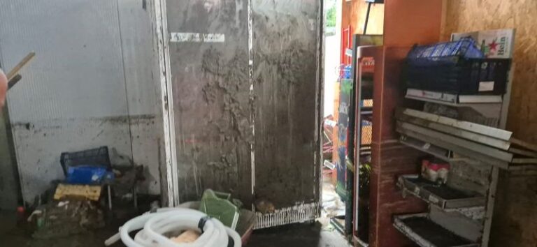 Powódź w Polsce. Sklep zalany trzy dni po otwarciu. Zdjęcia Powódź w Polsce. Sklep zalany trzy dni po otwarciu. Zdjęcia