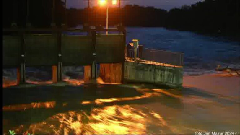 W nocy woda wdarła się do Żagania. „Walczymy o życie mieszkańców” W nocy woda wdarła się do Żagania. „Walczymy o życie mieszkańców”