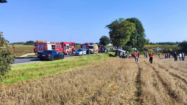 Tragiczny wypadek w Świętokrzyskiem. Bus z piłkarzami wypadł z drogi