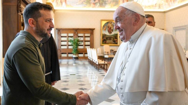 Papież spotkał się z Wołodymyrem Zełenskim. Wymowny prezent