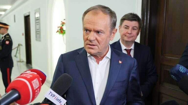 „Wreszcie przełom”. Tusk o pierwszych decyzjach ws. ekshumacji ofiar Wołynia