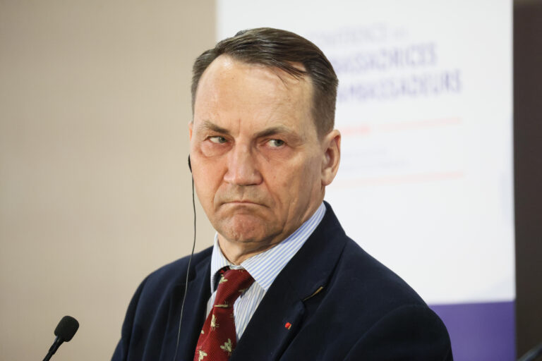 Sikorski reaguje na słowa o „agencie Sorosa”. „To Orbánowi płacił za studia, nie Tuskowi”