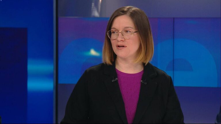 Zarzuty ws. zamachu stanu. Premier odpowiedział nagraniem z ping-ponga. „Kompromitacja” Zarzuty ws. zamachu stanu. Premier odpowiedział nagraniem z ping-ponga. „Kompromitacja”