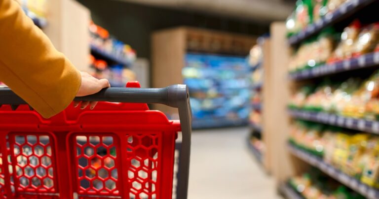 Auchan zaprasza w niedzielę. Oferta nie budzi entuzjazmu