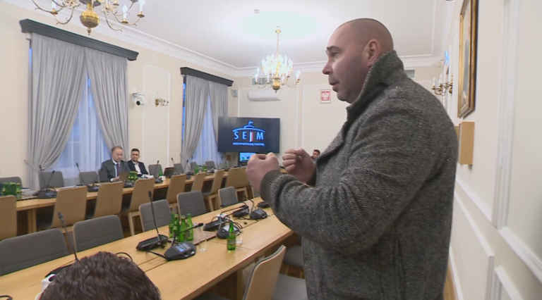 Ojciec Michała Sylwestruka wyproszony z komisji w Sejmie. „Policja zabrała mi syna”