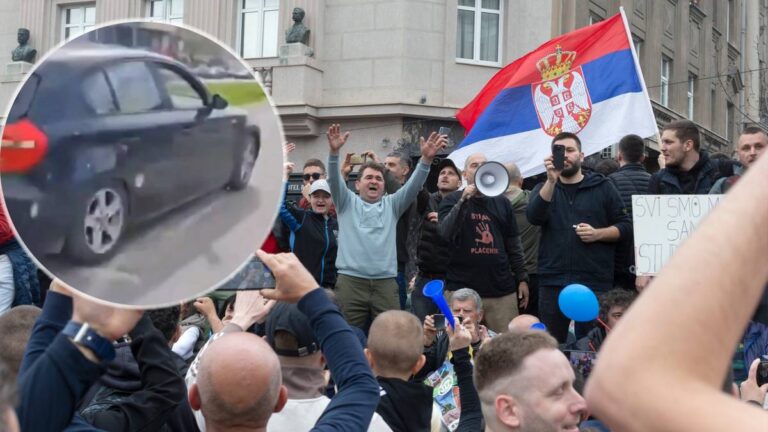 Protesty antyrządowe w Belgradzie. Pędzący samochód wjeżdża w tłum, ranny