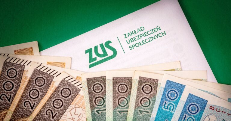 ZUS rozpoczął przelewy. 396 mln zł już zwrócono Polakom
