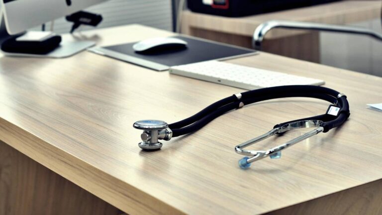Profilaktyka dla seniorów i nie tylko. Nowy program w klinikach zaczyna się lada dzień Profilaktyka dla seniorów i nie tylko. Nowy program w klinikach zaczyna się lada dzień