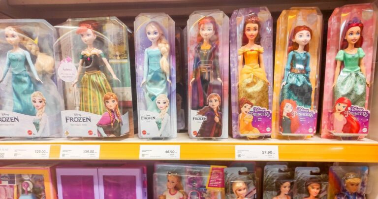 Ceny lalek Barbie rosną z powodu ceł Trumpa. Produkcja w ogóle nie wraca do USA Ceny lalek Barbie rosną z powodu ceł Trumpa. Produkcja w ogóle nie wraca do USA