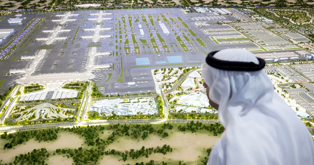Dubaj znów bije rekordy. Zbuduje największe lotnisko na świecie Ed7737e41389037bfd67980c2e43b37b, Biznes Fakty