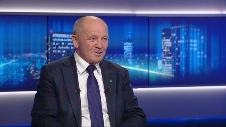 Poseł PSL porównuje Tuska do Probierza. „Kolejnym krokiem jest zmiana premiera” Poseł PSL porównuje Tuska do Probierza. „Kolejnym krokiem jest zmiana premiera”