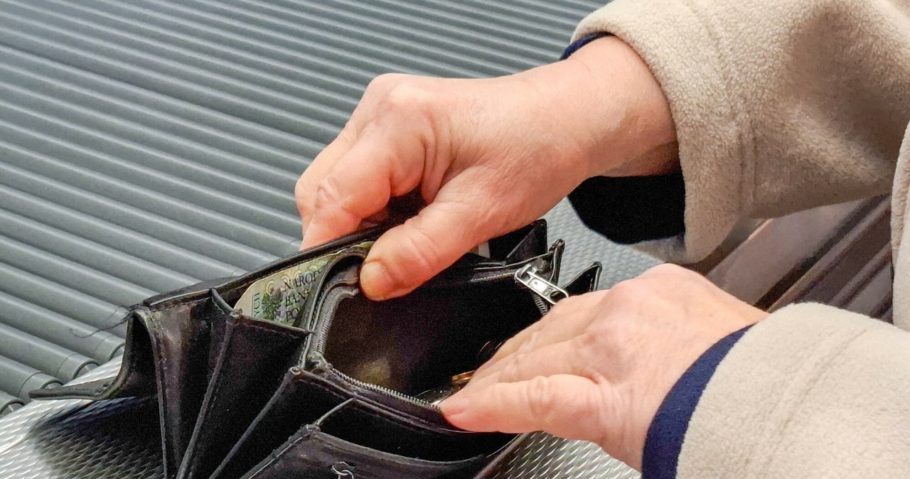 Czternasta emerytura. Czy komornik może zająć pieniądze z „części czternastej”? 92c5db3d2227794a1f844700f4e2d2ae, Biznes Fakty