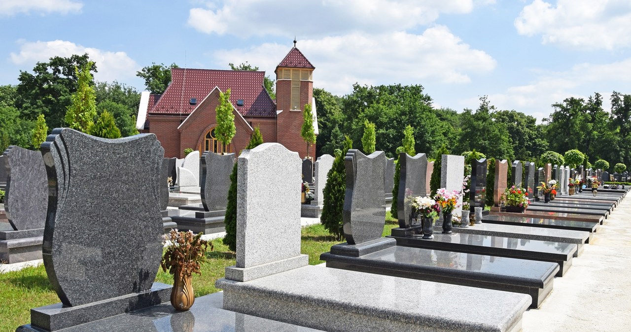 Ile kosztuje pomnik z granitu? Ceny u kamieniarza B6f5edf24aea9c2346d1a7937031a0dd, Biznes Fakty