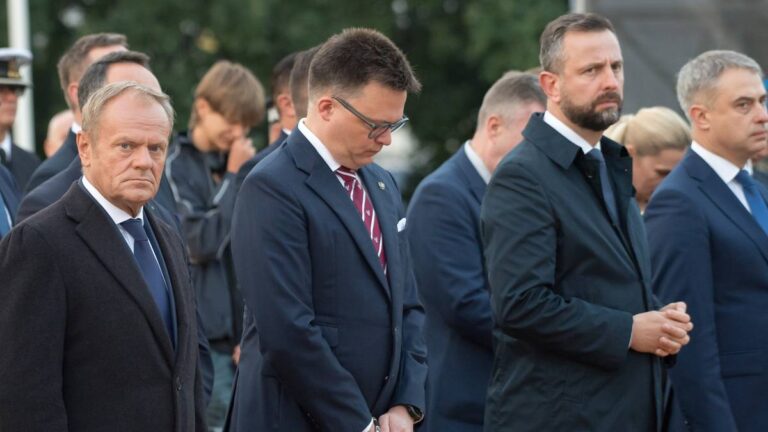 Czy rządzącej koalicji grozi rozpad? Polacy wypowiadają się w nowym sondażu.