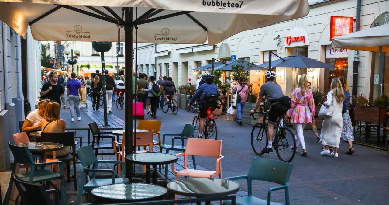 Restaurator o napiwkach i obsłudze: „W Polsce ta głupia tradycja stała się normą” 8bf9b79a6300f7689a56c8b577380f9e, Biznes Fakty