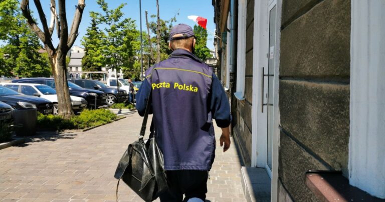 Poczta Polska napotkała nowe problemy związane z wypłatą premii. Państwowa Inspekcja Pracy (PIP) potwierdziła doniesienia. Poczta Polska napotkała nowe problemy związane z wypłatą premii. Państwowa Inspekcja Pracy (PIP) potwierdziła doniesienia.