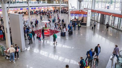 Cancelled flights from Warsaw to Paris. Problems at Chopin Airport Cancelled flights from Warsaw to Paris. Problems at Chopin Airport