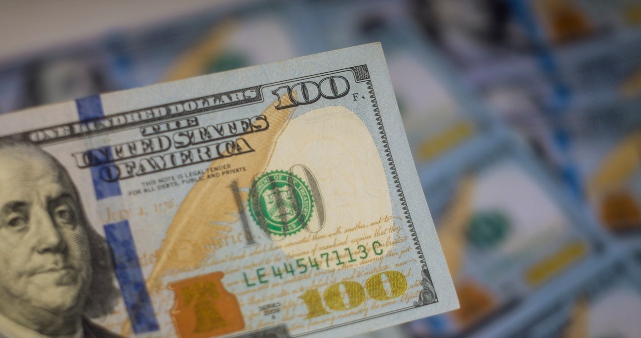 Złoty nie jest już tak silny. Dolar odzyskuje utracone pozycje. Cde4067a080eb4e57fe75d5b4933314b, Biznes Fakty