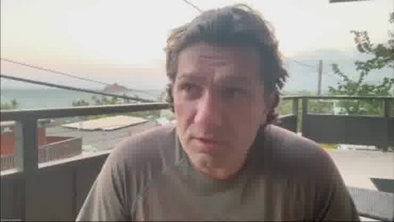 Mówił o ewakuacji na Hawajach, gdy nagle rozległ się alarm. „Musimy opuścić strefę zagrożenia”. Mówił o ewakuacji na Hawajach, gdy nagle rozległ się alarm. „Musimy opuścić strefę zagrożenia”.