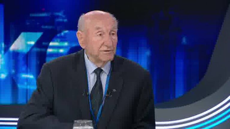 „Jedna broń na 8-10 ludzi” – wspomina powstańca pierwsze dni powstania.