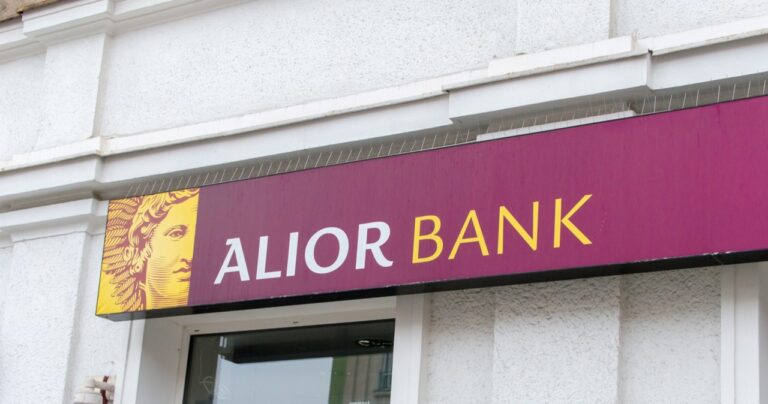 Coraz więcej banków rozważa zakup kredytów hipotecznych. „Bardzo dobry wynik”.