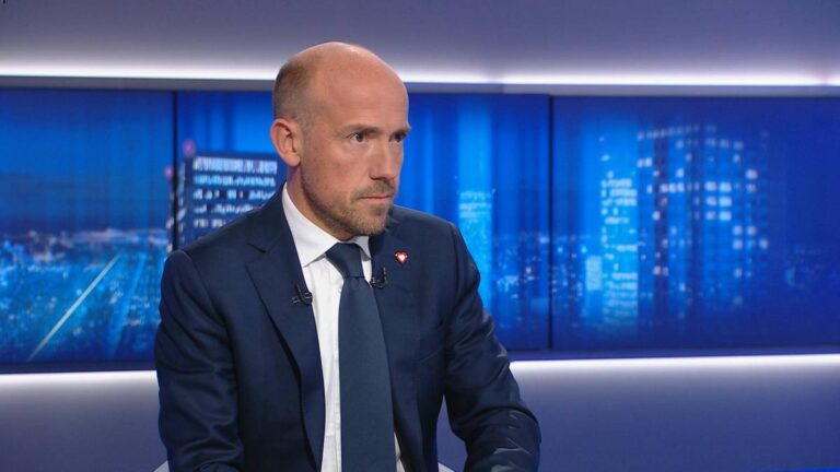 „To coś więcej niż zakaz” – Budka broni decyzji Trzaskowskiego