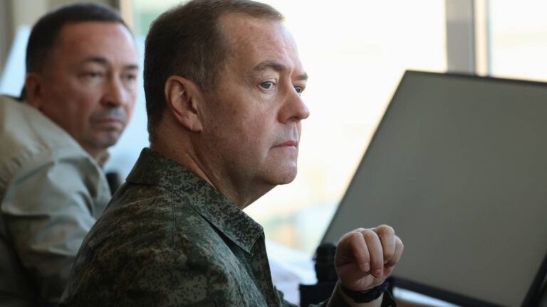 Miedwiediew ostro reaguje na amerykańskie restrykcje. Uważa Trumpa za „agresora”. 39e7aca235f0ec9b1d09bd4ad20d80d0, Biznes Fakty