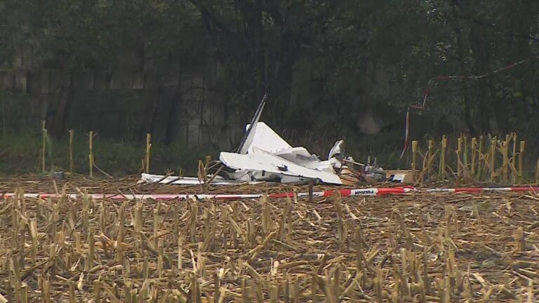 Resztki czegoś wyglądającego jak dron w okręgu ostrowskim. Działania służb trwają.