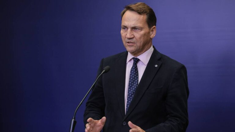 Sikorski odpowiada na rozmowę z Merkel. „Chyba straciła pamięć”