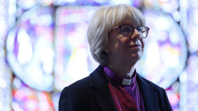Sarah Mullally ma 85 milionów obserwujących. Jest pierwszą kobietą, której się to udało. Sarah Mullally ma 85 milionów obserwujących. Jest pierwszą kobietą, której się to udało.