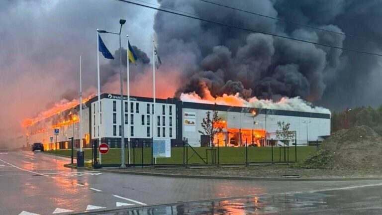Lwów pod rosyjskim ostrzałem. Doszczętnie zniszczony ładunek polskiego przedsiębiorstwa.