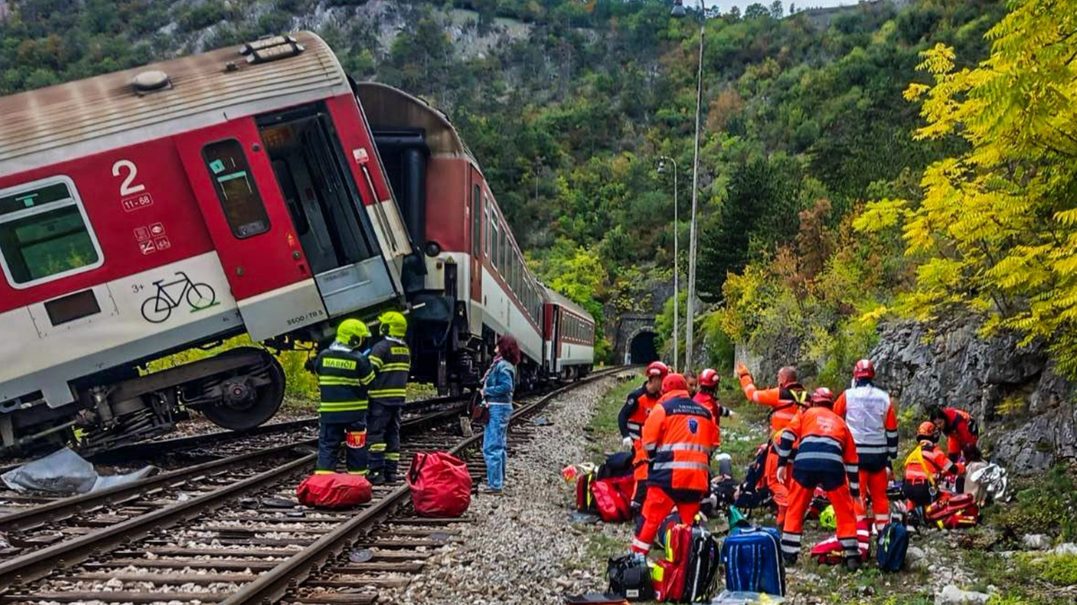 Tragiczny wypadek pociągów na Słowacji. Kolizja dwóch składów. Aktualne wieści o rannych.