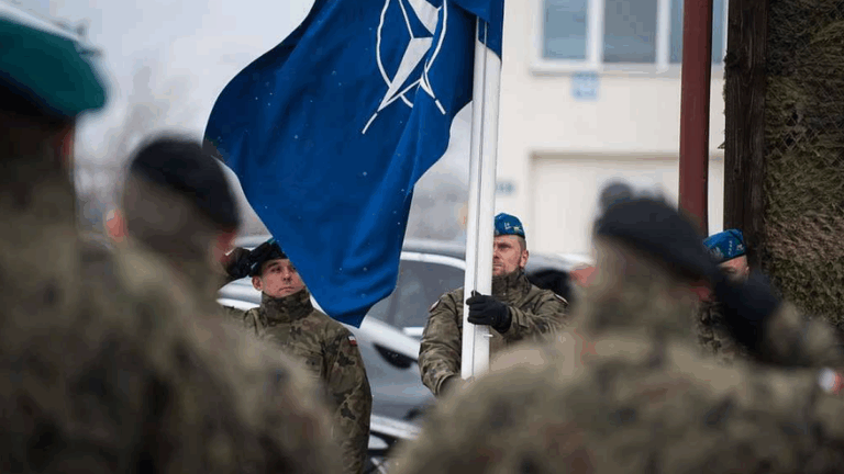 NATO bliskie upadku? Dawny lider o furii Trumpa