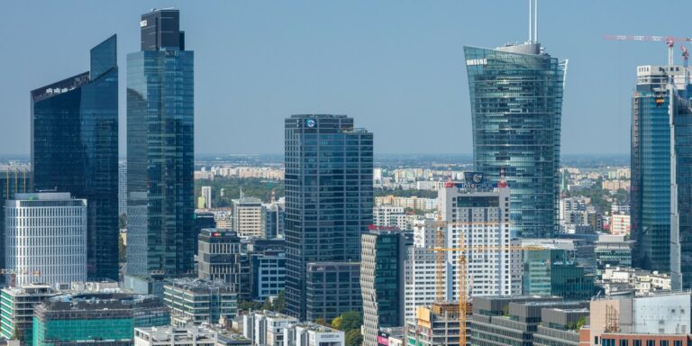Polski rynek biur coraz bardziej zatłoczony. Specjaliści typują beneficjentów.