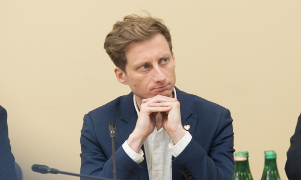 Pose Franciszek Sterczewski Dugo Nie By W Sejmie Dosta Kar Finansow Od Ko 2b6a170, Biznes Fakty