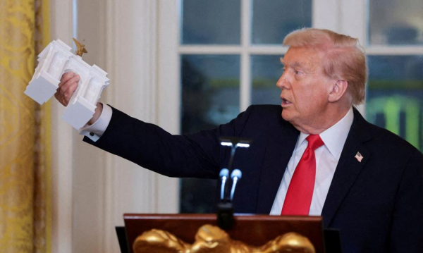 Trump Pokaza Model Uku Triumfalnego Na Jego Cze Monument Stanie W Waszyngtonie A856fe6, Biznes Fakty