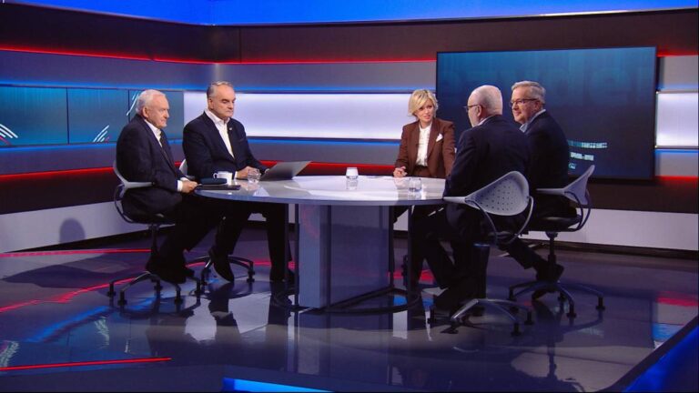 „Opozycja totalna.” Komorowski ocenił pierwsze 100 dni urzędowania Nawrockiego. 18b1c8268937b4ae0b28ac42a3682d5d, Biznes Fakty