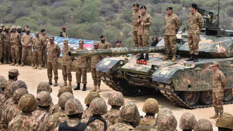 Pakistan wzmacnia granicę. Doniesienia o napięciach w mediach. 4318cccf0d61287c39f5d46c2714be9b, Biznes Fakty