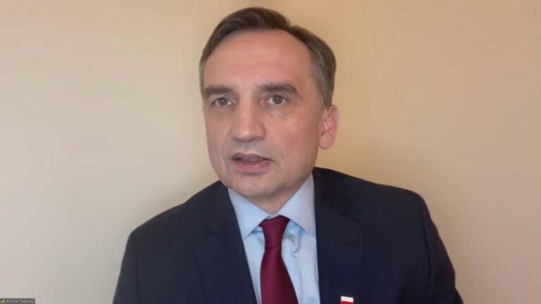 Ziobro bez dyplomatycznego paszportu. Minister spraw zagranicznych informuje. 689d702f342cb1bc17c00e55f43c9673, Biznes Fakty